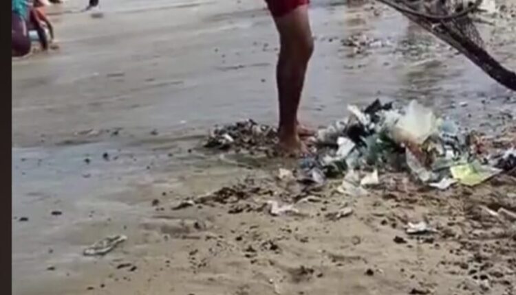 تنظيف شواطئ الإسكندرية من المخلفات البلاستيكية
