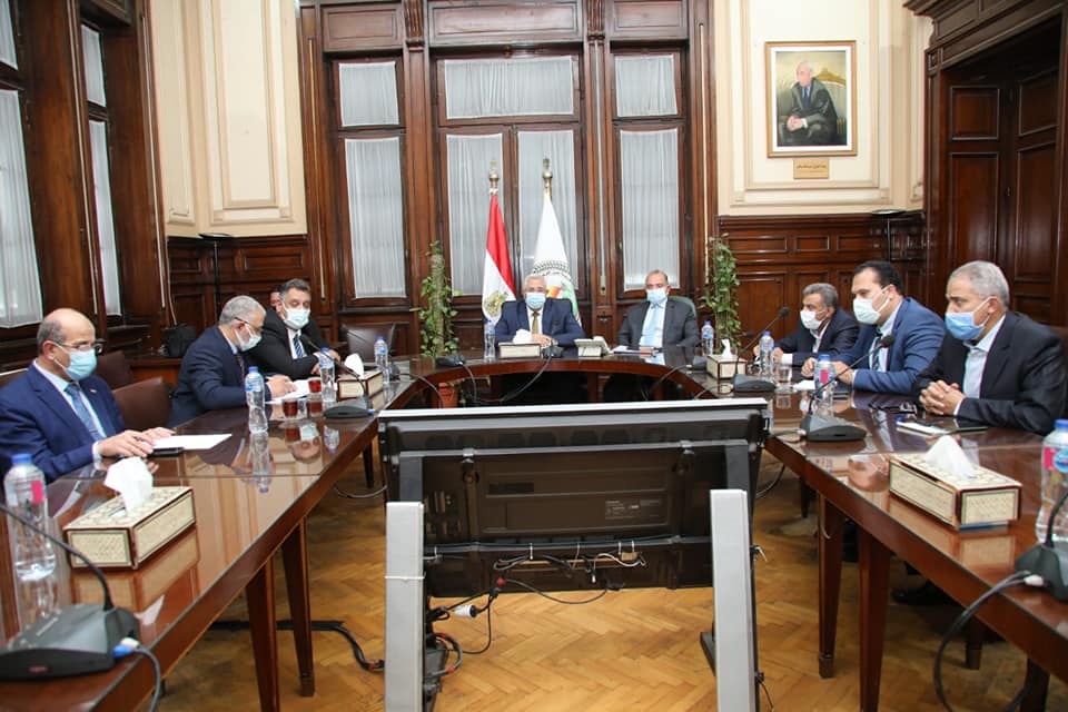 في ظل ارتفاع أسعارهما.. الدواجن والبيض يفتتحان تداولات «البورصة السلعية» قريبًا