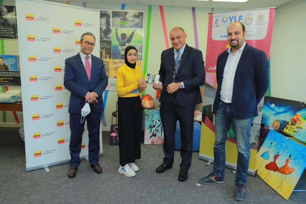 «التجارى وفا» يُسلم بطاقات ميزة المدفوعة مقدماً لطالبات «SheLeads»