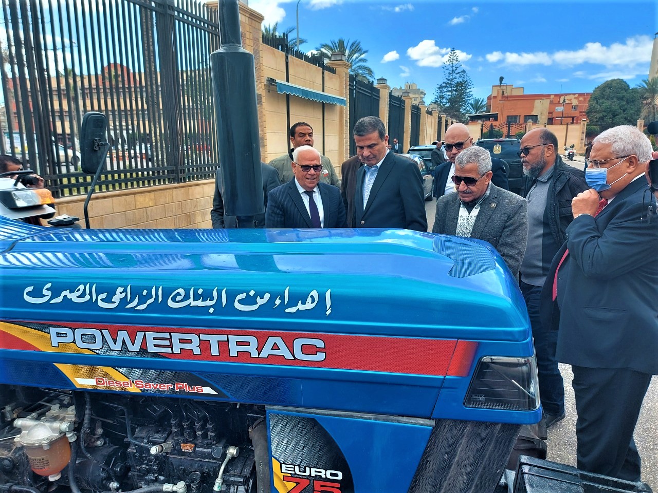 البنك الزراعي يهدي مزارعي سهل الطينة ببورسعيد 3 جرارات.. وقروض ميسرة بفائدة 5% 