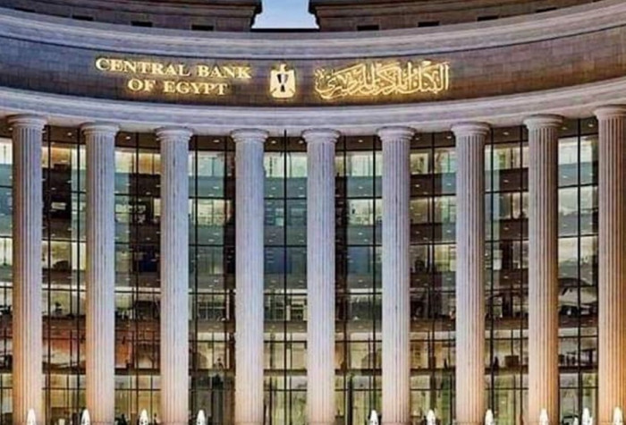 لماذا قرر البنك المركزي المصري رفع الفائدة 2% دفعة واحدة؟
