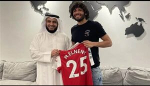 النني يهدي قميصه للشيخ مشاري راشد