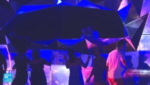 حفلات شاطئية راقصة